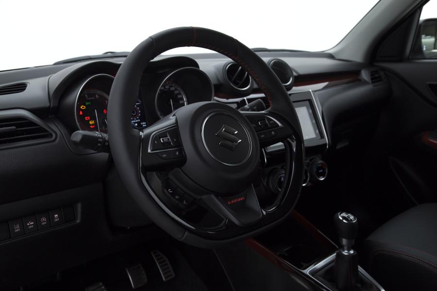 Детали интерьера Suzuki Swift Sport Katana 2019 года  (фото 10 из 15)